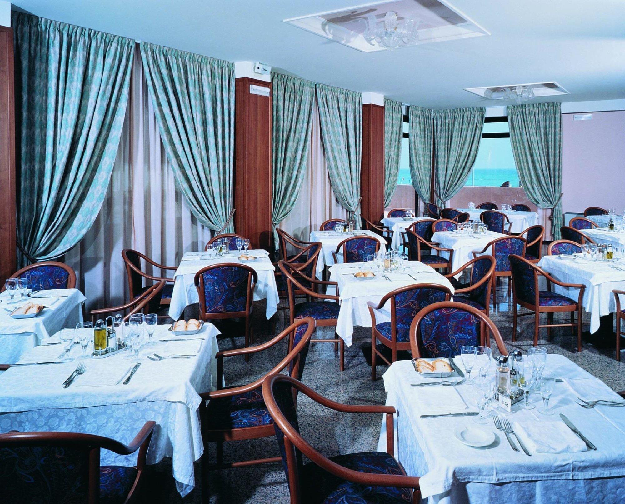 Hotel Rossini Pesaro Restoran fotoğraf